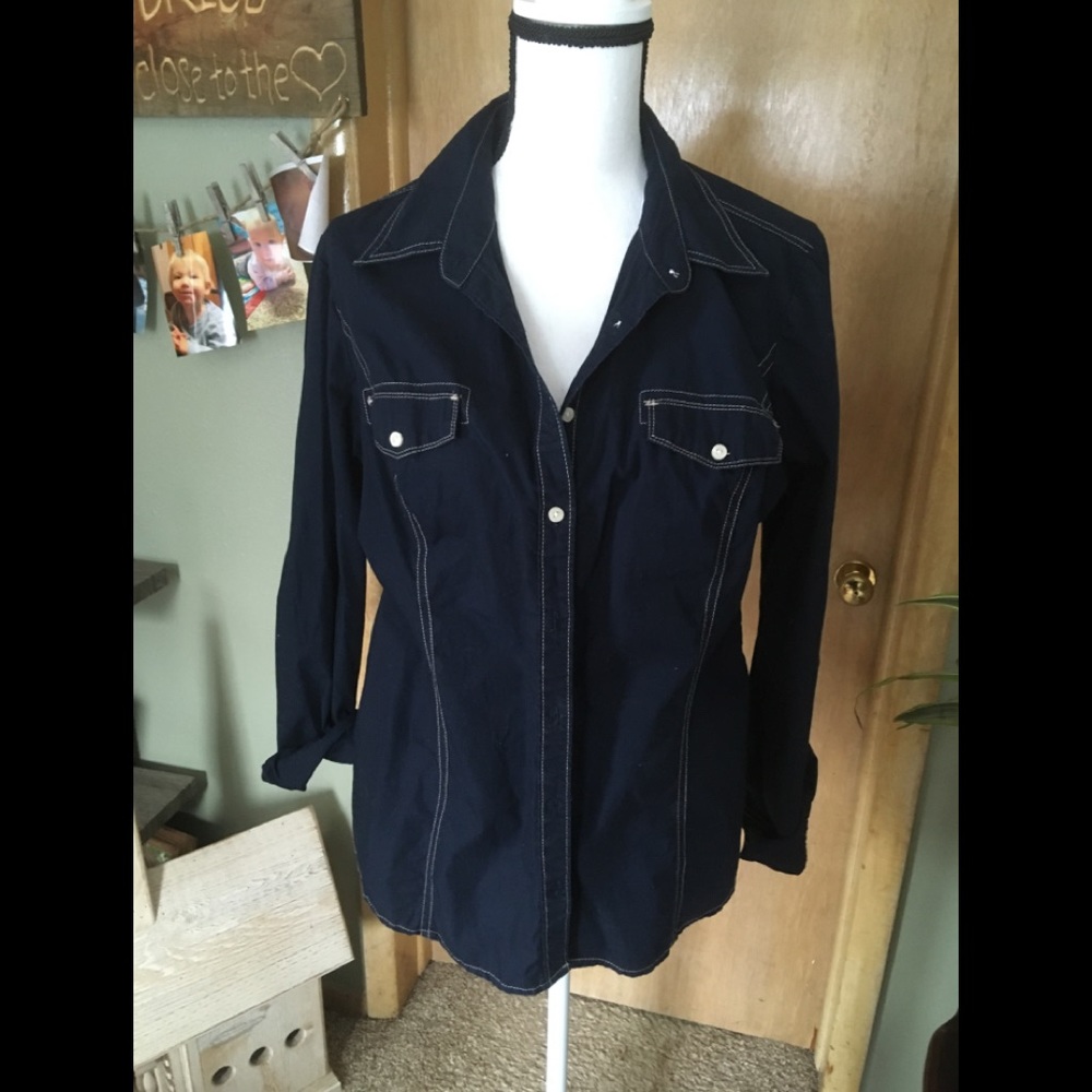 🌻 2 for $8🌻 denim blue button top size XL